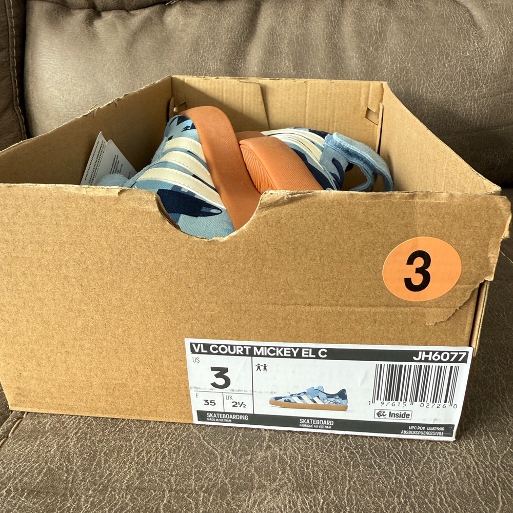 NWT - Kids Sz 3 Adidas VL Court Mickey shoes - Disney - Picture 6 of 6
